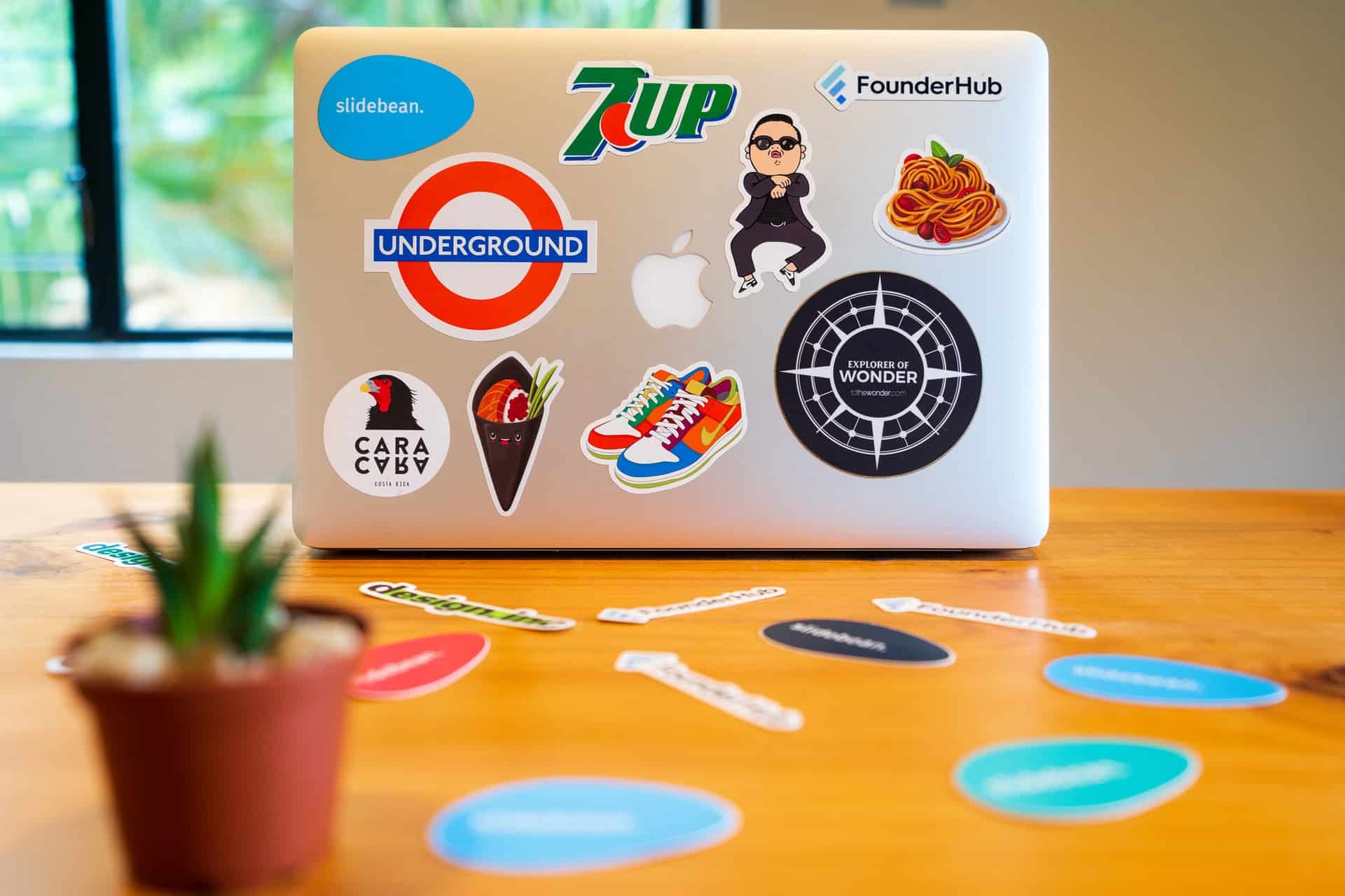 A photo shows the back of the laptop with different brands' stickers. Underground, 7up, FounderHub, etc.